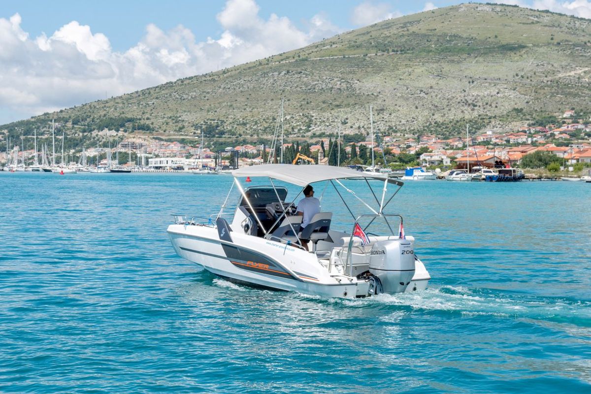Exterior view of Benetau Flyer 6.6 Space Deck, a Beneteau Flyer 6.6 SpaceDeck motorboat at Grad Trogir, Croatia