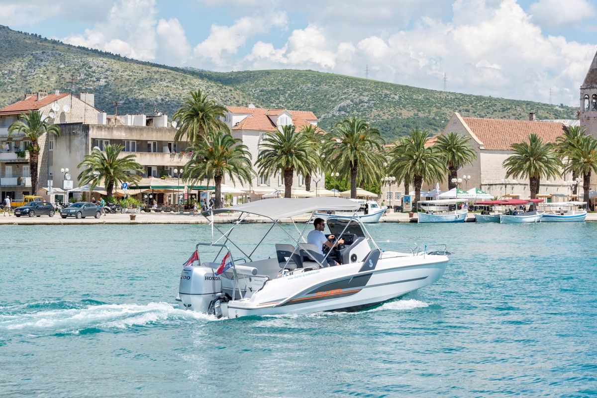 Exterior view of Benetau Flyer 6.6 Space Deck, a Beneteau Flyer 6.6 SpaceDeck motorboat at Grad Trogir, Croatia