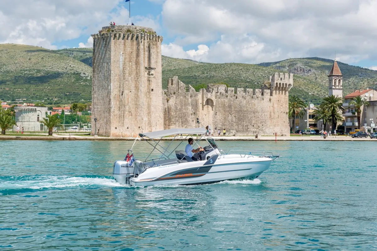 Exterior view of Benetau Flyer 6.6 Space Deck, a Beneteau Flyer 6.6 SpaceDeck motorboat at Grad Trogir, Croatia