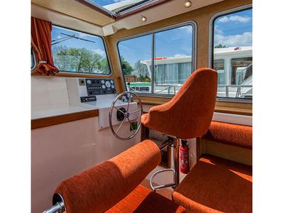Cockpit of 1120R-24, a Pénichette 1120 motorboat at Carrick-on-Shannon, Ireland