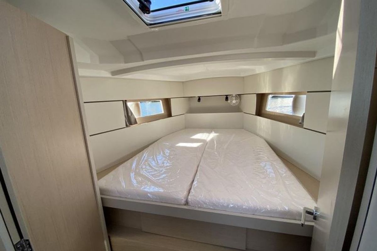 Cabin on Maximus, a Beneteau Oceanis 38.1 sailboat at Grimaud, France