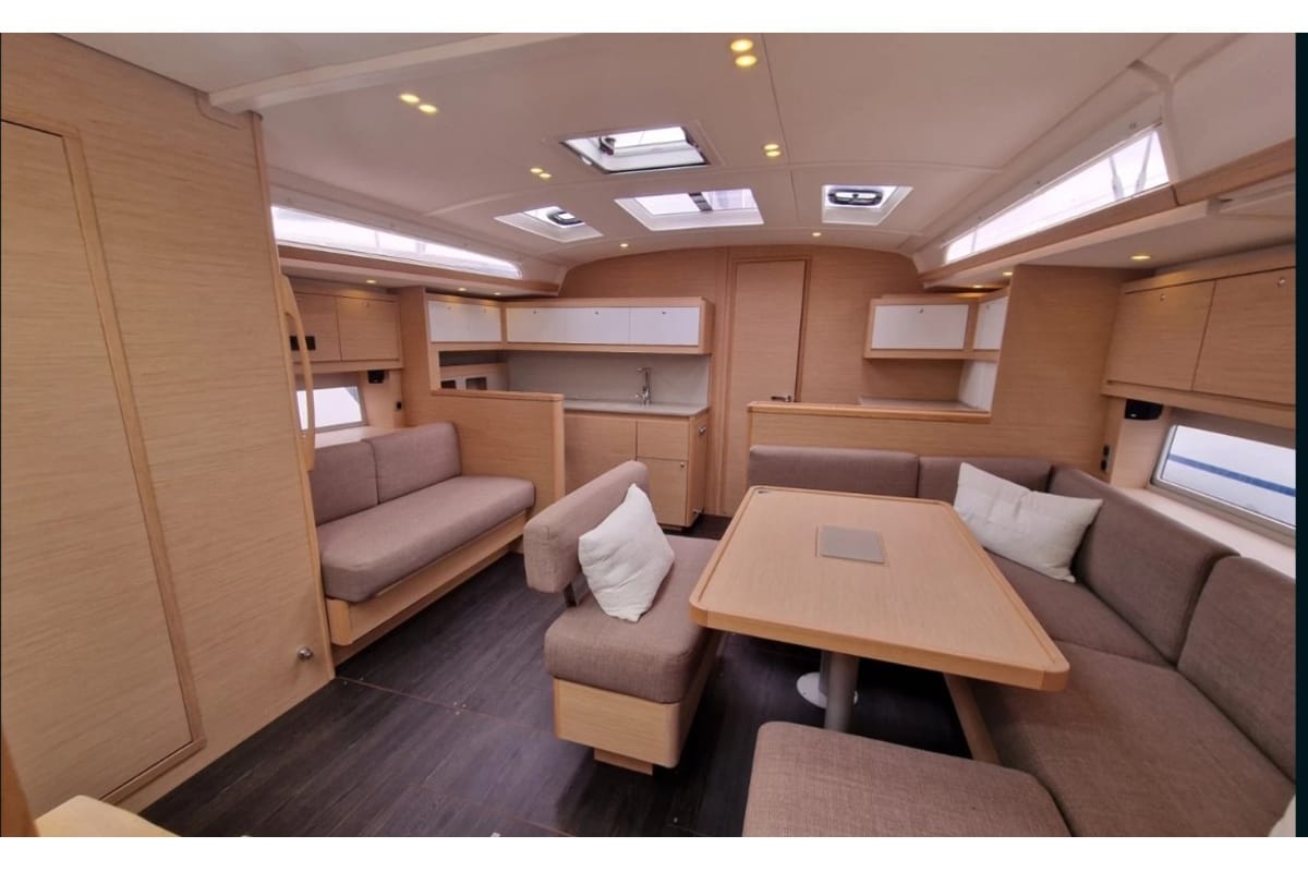 Salon of Comfort, a Dufour 470 sailboat at Grimaud, France