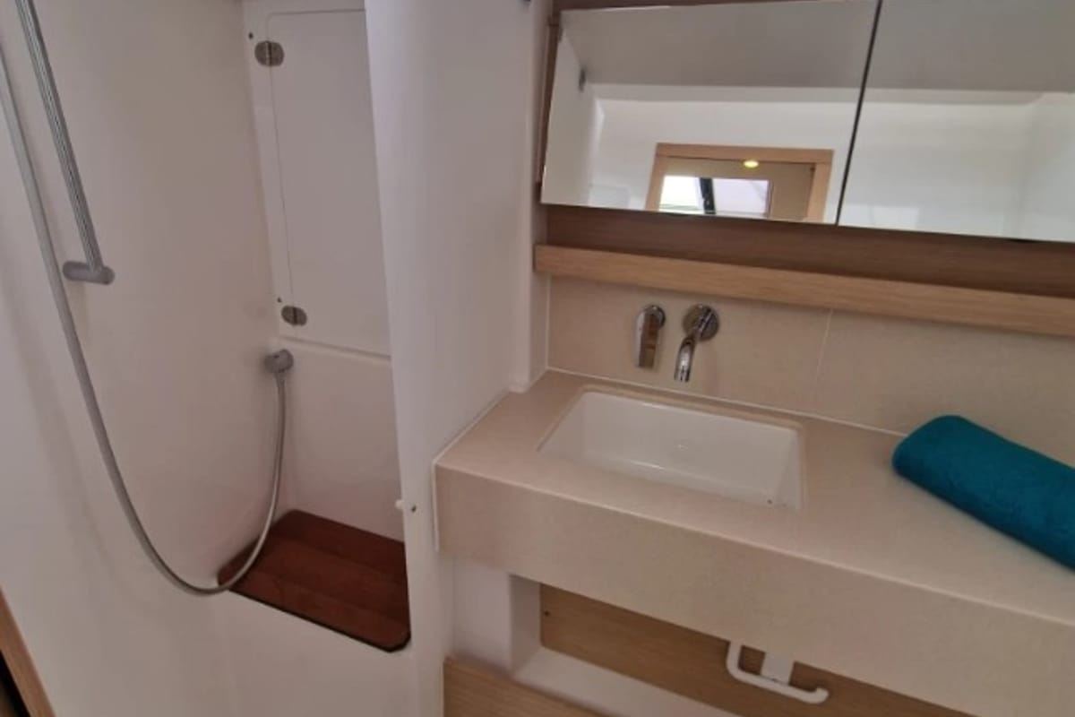 Head on Comfort, a Dufour 470 sailboat at Grimaud, France
