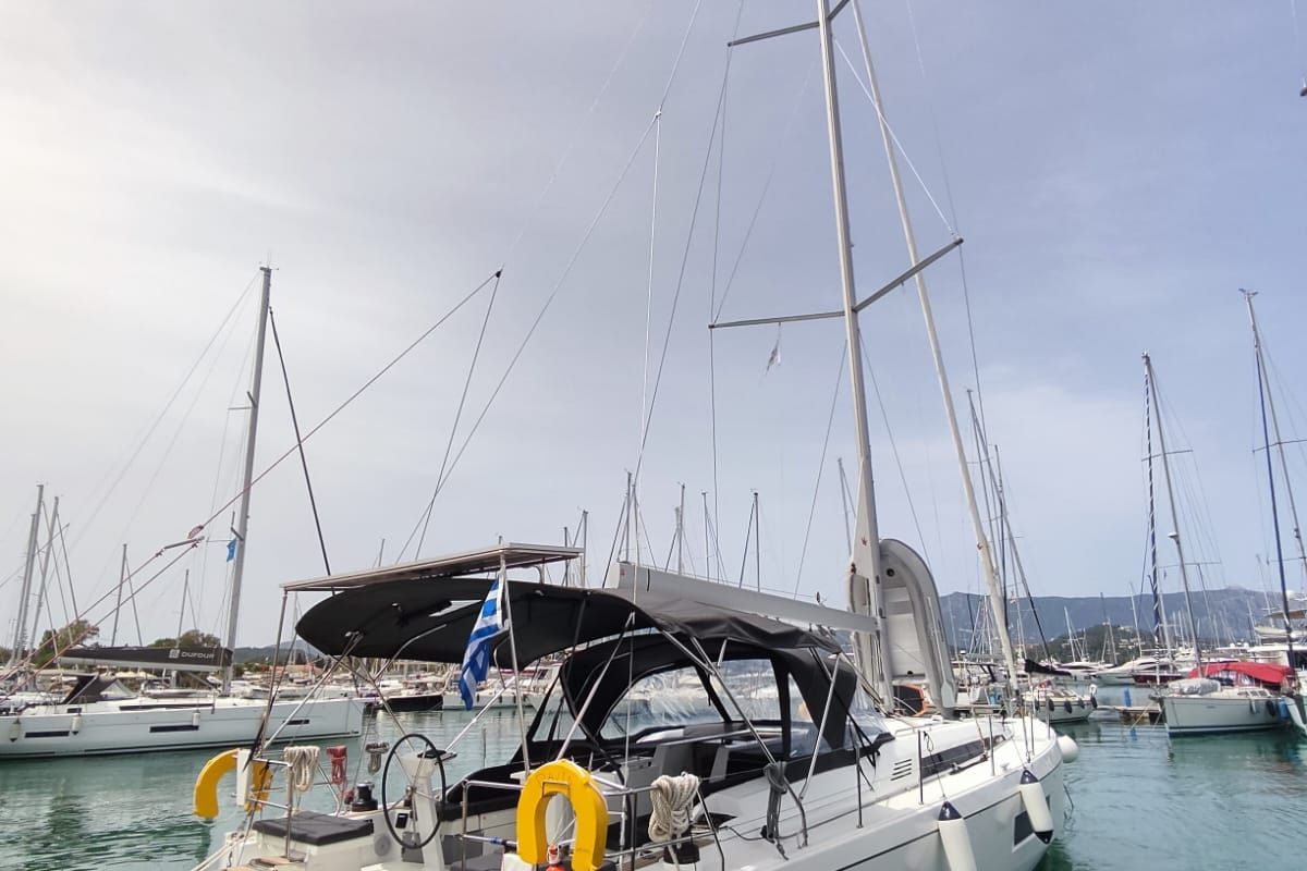 Exterior view of Dalia, a Beneteau Oceanis 51.1 sailboat at Kontokali, Greece