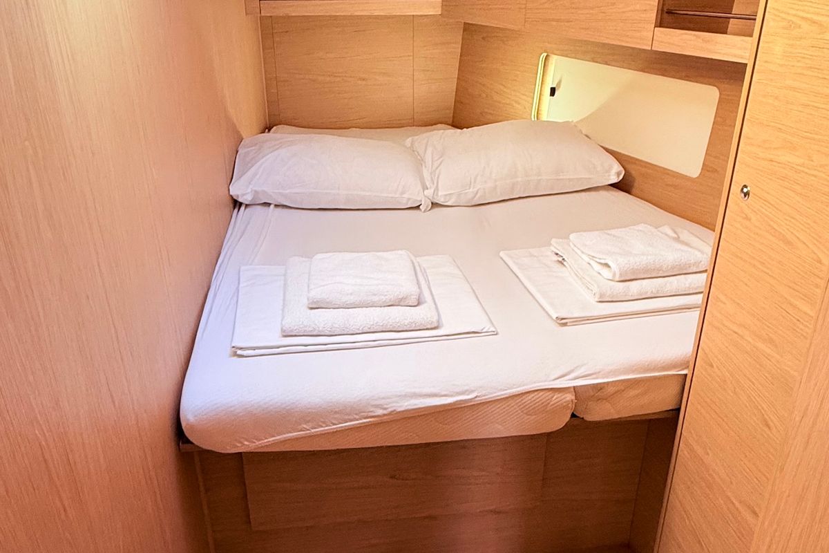 Cabin on Sara, a Beneteau Oceanis 46.1 sailboat at Općina Sukošan, Croatia