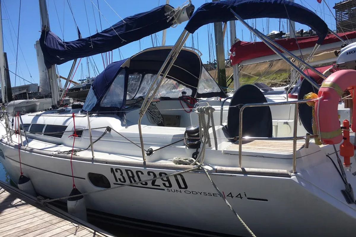 Exterior view of Tewa, a Jeanneau Sun Odyssey 44 i sailboat at Port Navalo, France