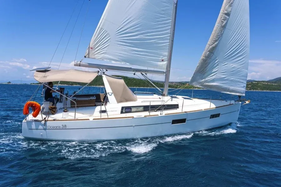 Epicteto, a Beneteau Oceanis 38 sailboat at Marina d'Empuriabrava