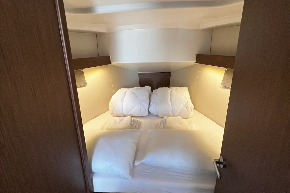 Cabin on Clara, a Beneteau Oceanis 34.1 sailboat at Općina Sukošan, Croatia