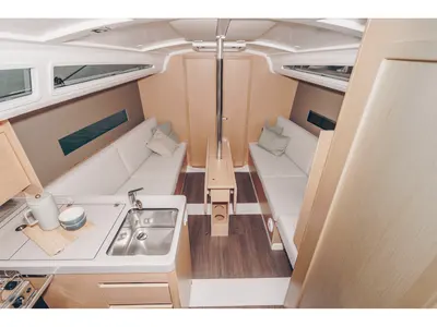 Salon of TEMPUS II BCN OC30.1, a Beneteau Oceanis 30.1 sailboat at Barcelona, Spain