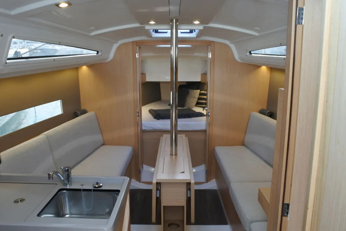 Salon of TEMPUS II BCN OC30.1, a Beneteau Oceanis 30.1 sailboat at Barcelona, Spain