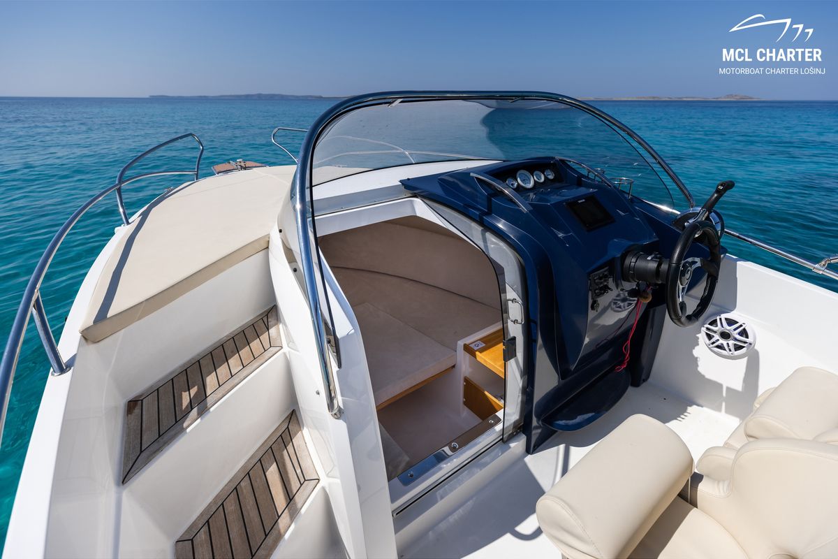 Cockpit of 287670ML, a Galeon Galia 630 motorboat at Mali Lošinj, Croatia