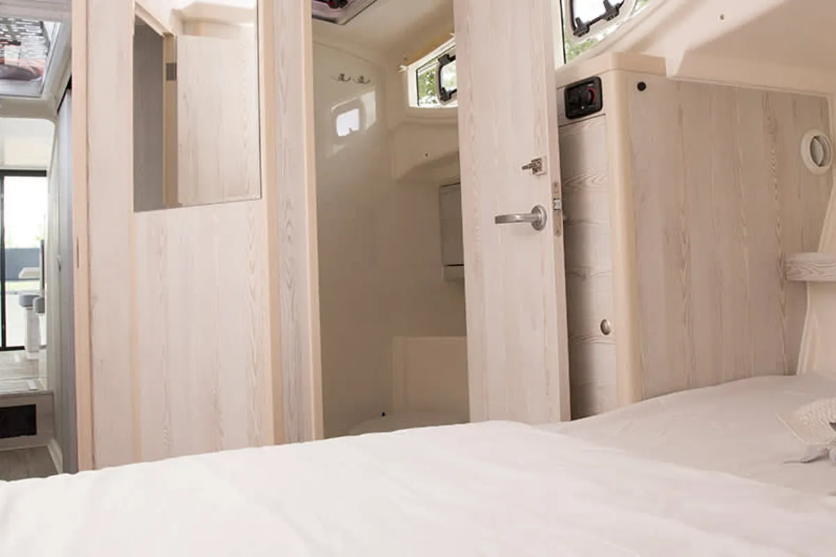 Cabin on Horizon 3 - Premier 18, a Cygnet Horizon 3 motorboat at Smiths Falls, Canada