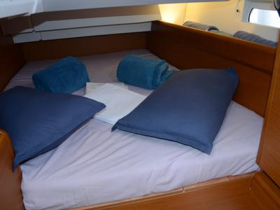 Cabin on Luka Ploče, a Jeanneau Sun Odyssey 419 sailboat at Grad Ploče, Croatia