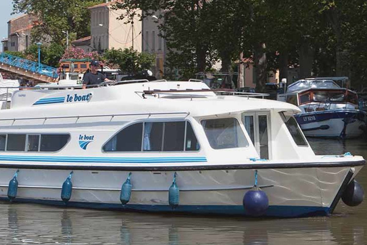 Exterior view of Calypso, a Cygnet Calypso motorboat at Portiragnes, France