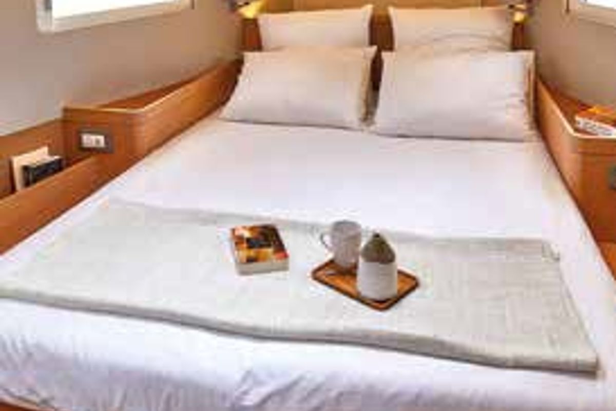 Cabin on Lyon, a Jeanneau Sun Odyssey 410 sailboat at Capo d'Orlando, Italy
