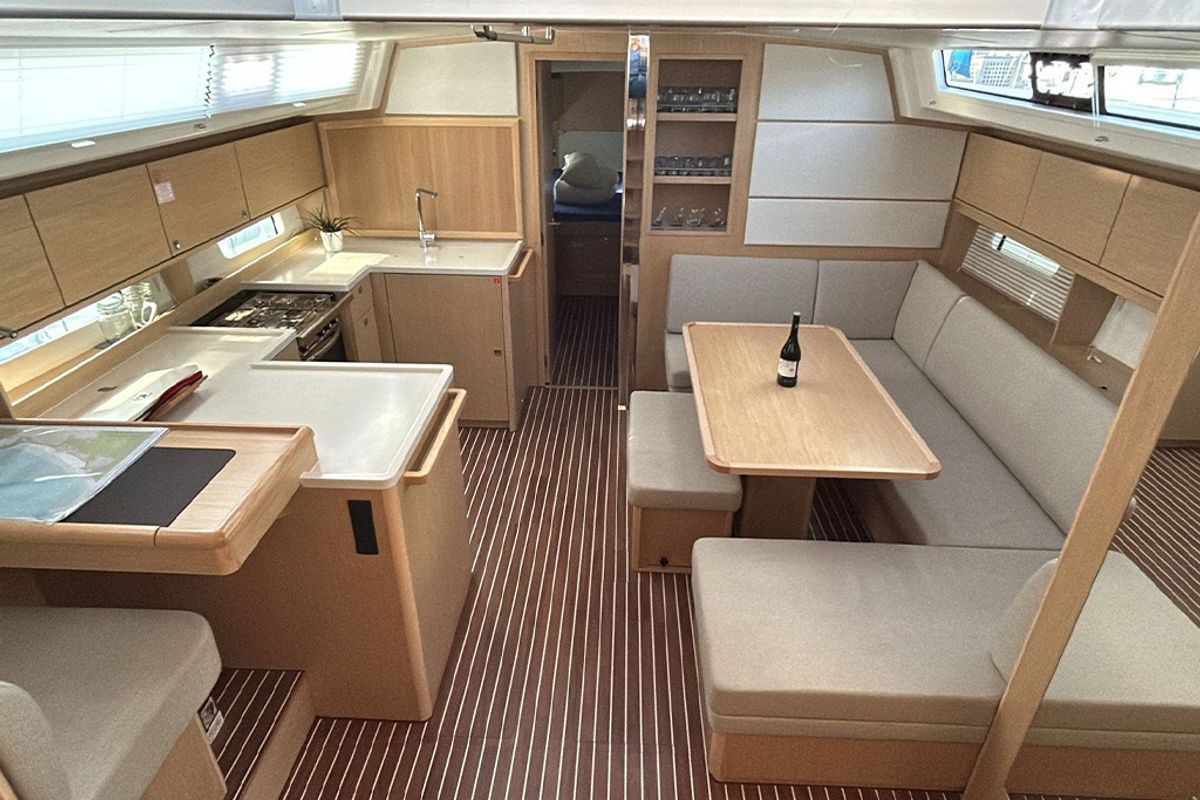 Salon of TOPAZ, a Bavaria C46 sailboat at es Jonquet, Spain