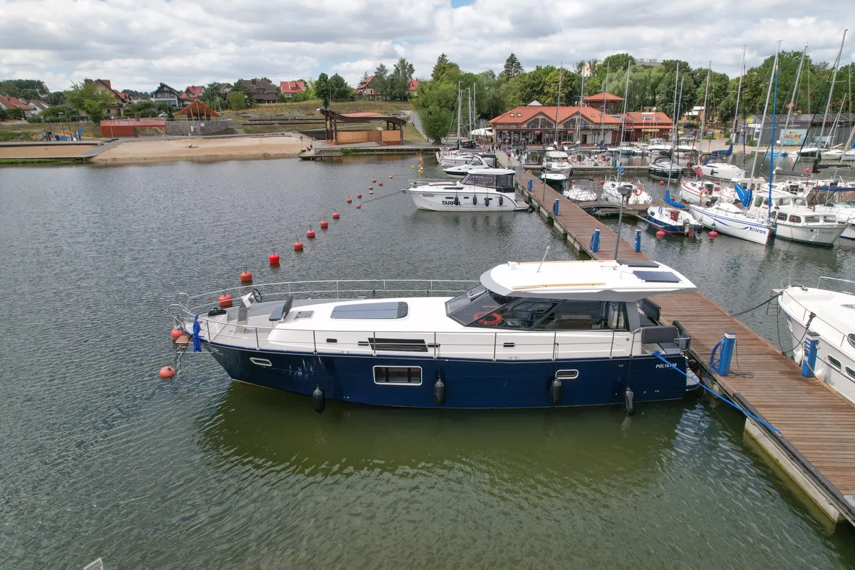 Exterior view of Nautika 1300 Royal, a Delphia Yachts Nautika 1300  motorboat at Wilkasy, Poland