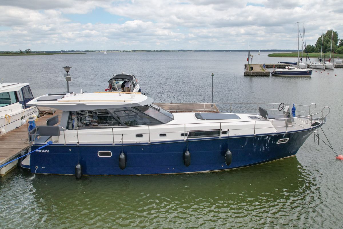Exterior view of Nautika 1300 Royal, a Delphia Yachts Nautika 1300  motorboat at Wilkasy, Poland