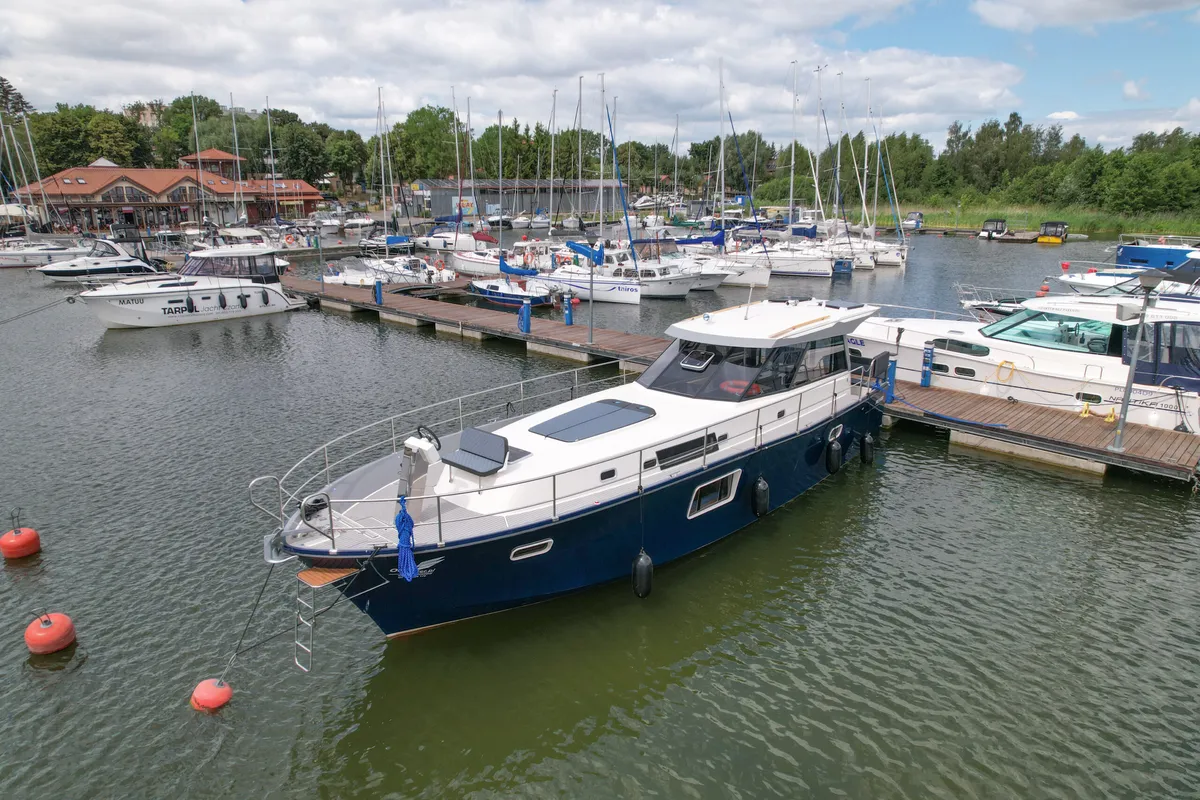 Exterior view of Nautika 1300 Royal, a Delphia Yachts Nautika 1300  motorboat at Wilkasy, Poland