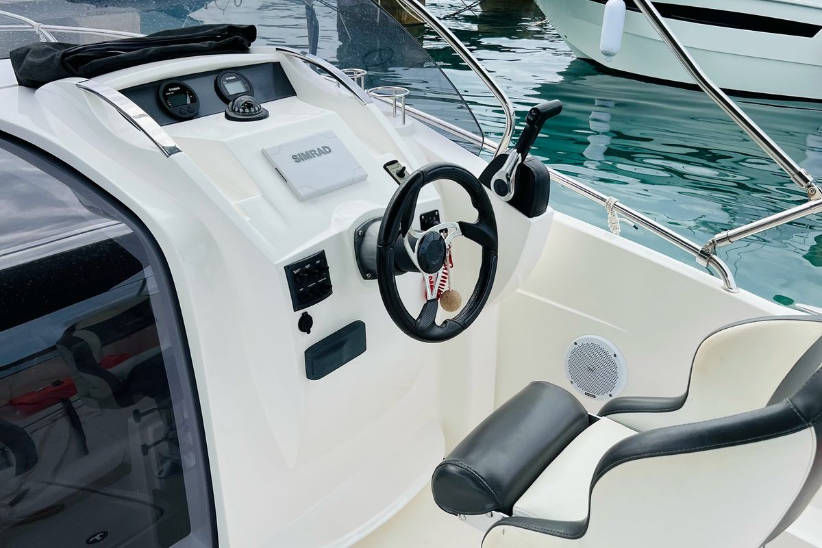 Cockpit of 1239ML, a Galeon Galia 630 motorboat at Mali Lošinj, Croatia