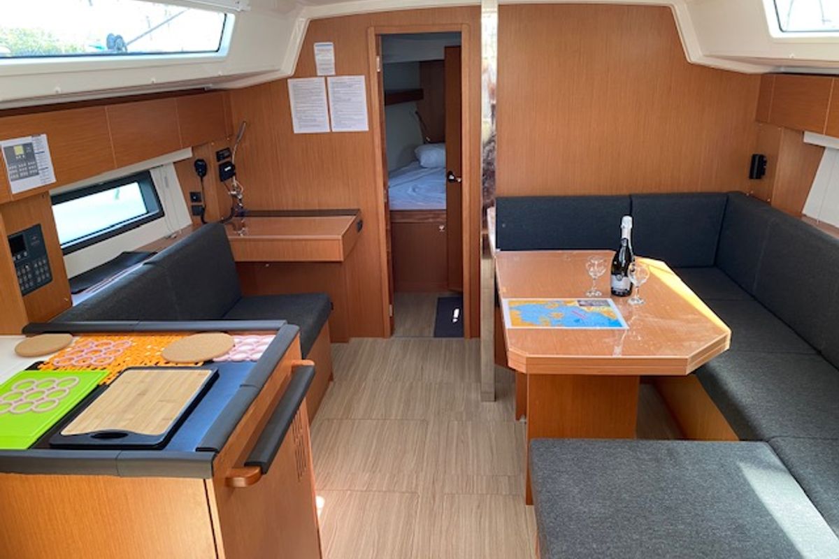Salon of Kalispera, a Bavaria C42 sailboat at Athens, Greece