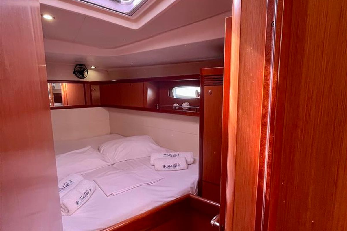 Cabin on Maistra, a Beneteau Oceanis 54 sailboat at Lavreotiki Municipal Unit, Greece