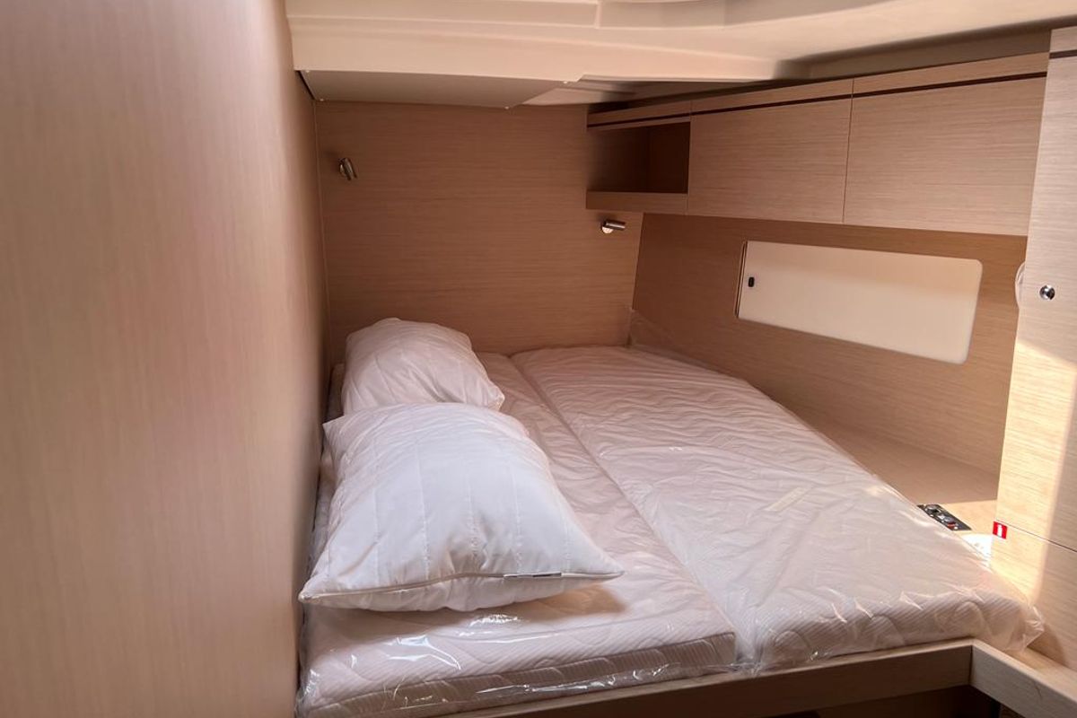 Cabin on Libery, a Beneteau Oceanis 51.1 sailboat at Capo d'Orlando, Italy