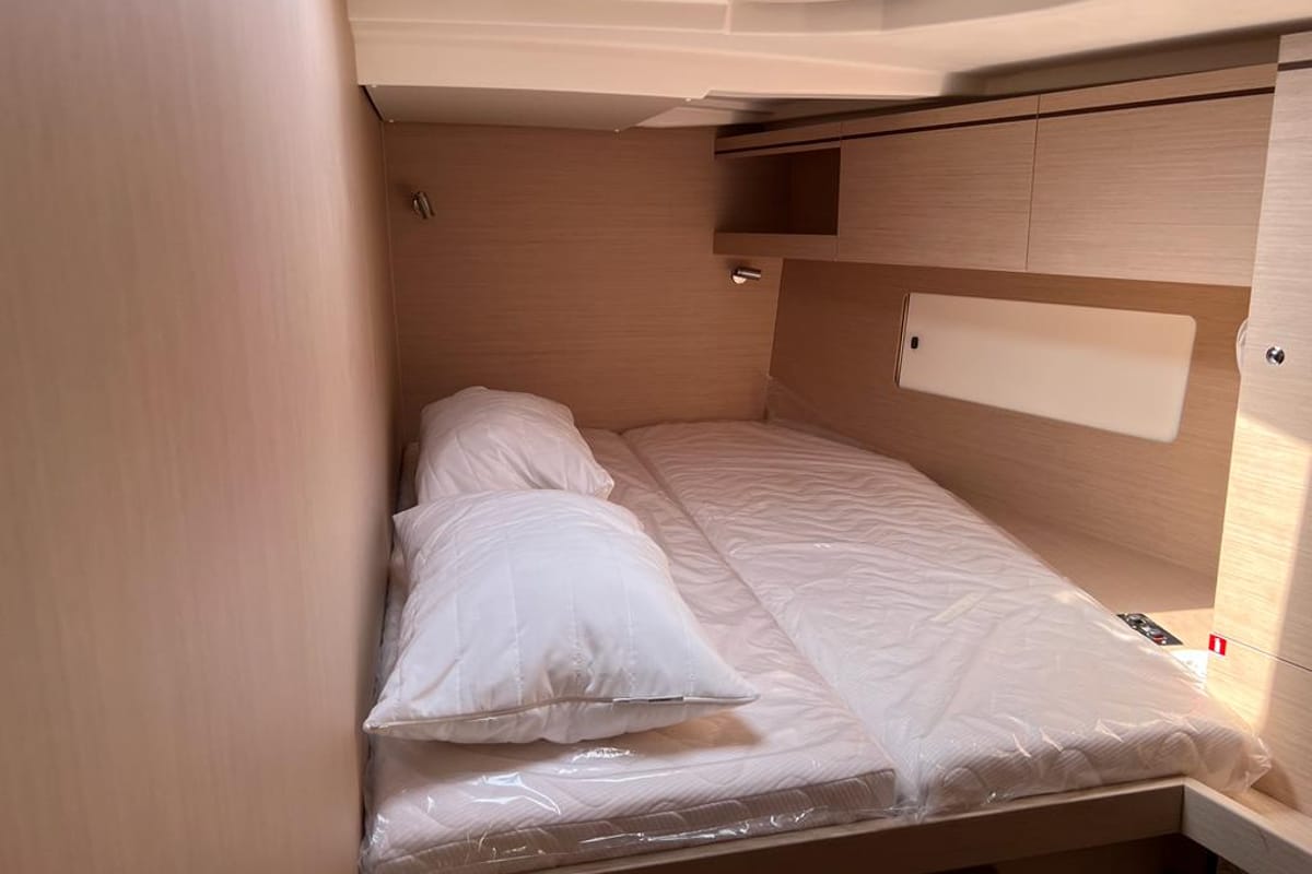Cabin on Libery, a Beneteau Oceanis 51.1 sailboat at Capo d'Orlando, Italy