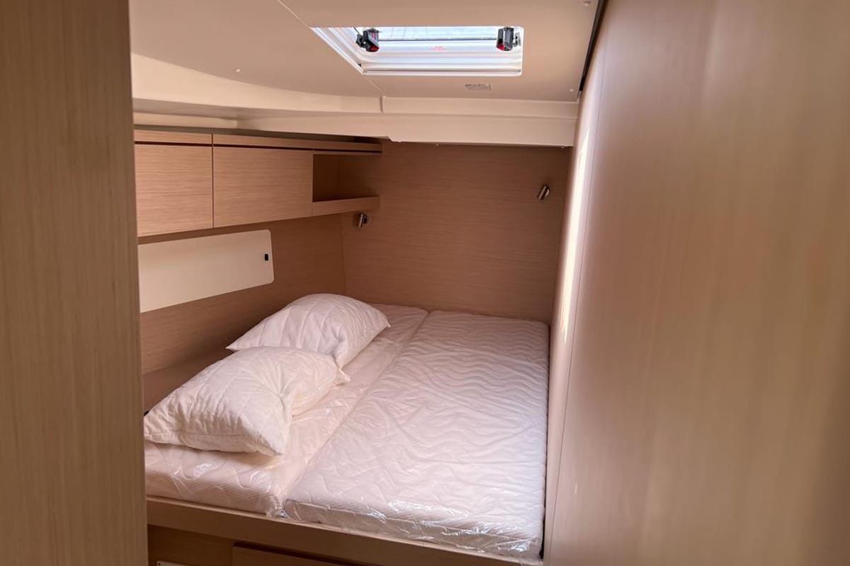 Cabin on Libery, a Beneteau Oceanis 51.1 sailboat at Capo d'Orlando, Italy