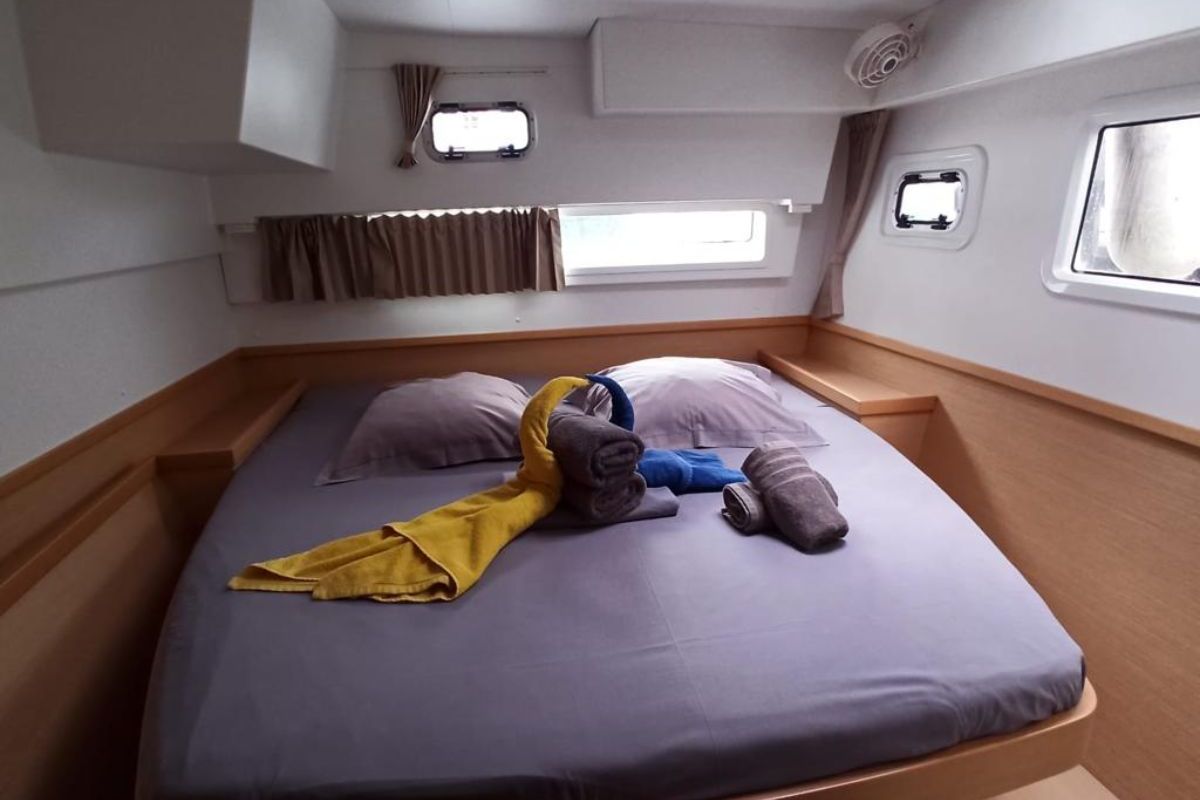 Cabin on Taina, a Lagoon 42 catamaran at Le Gosier, France