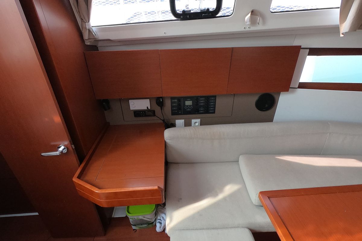 Salon of Abeona, a Beneteau Oceanis 35.1 sailboat at Općina Medulin, Croatia