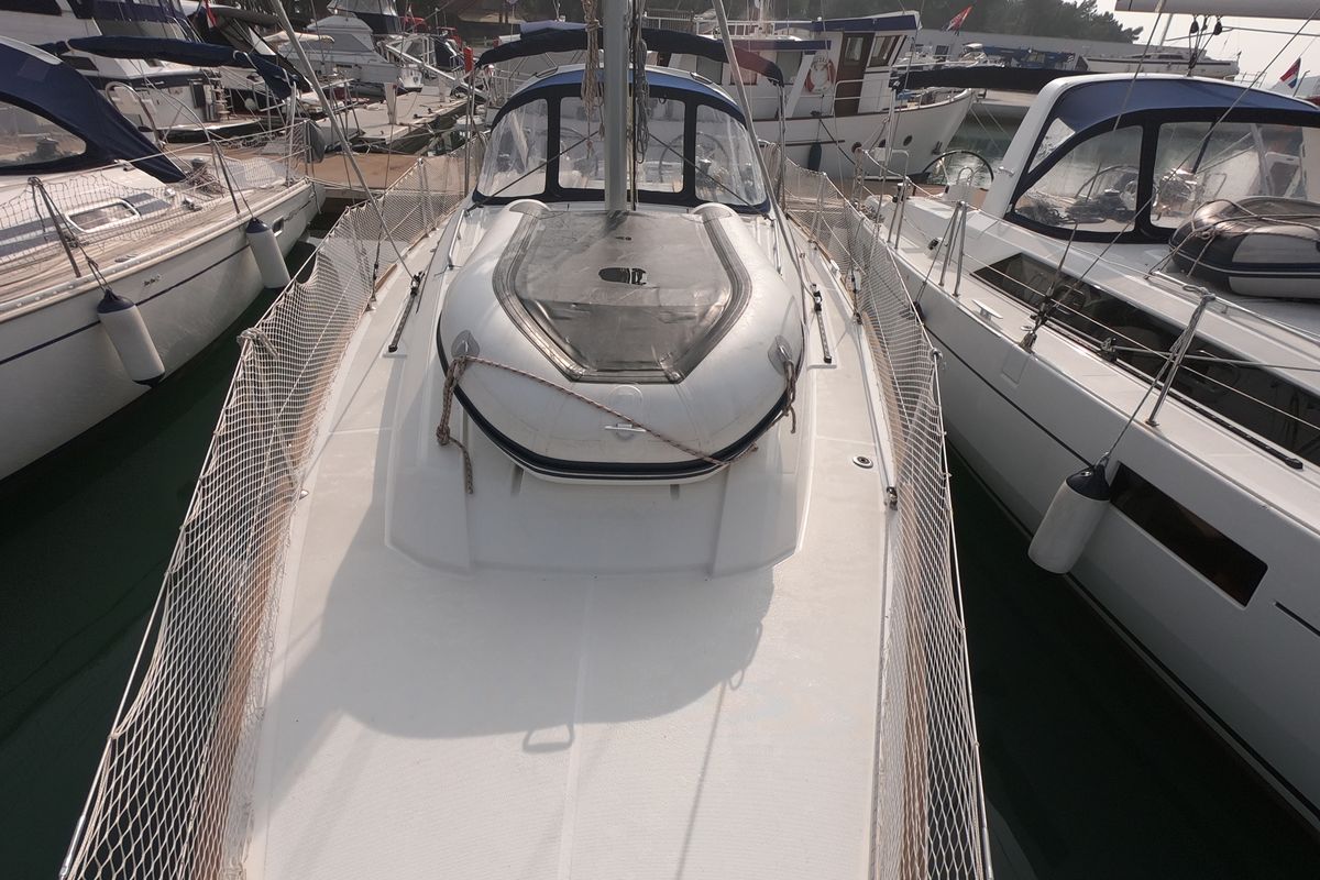 Deck of Abeona, a Beneteau Oceanis 35.1 sailboat at Općina Medulin, Croatia