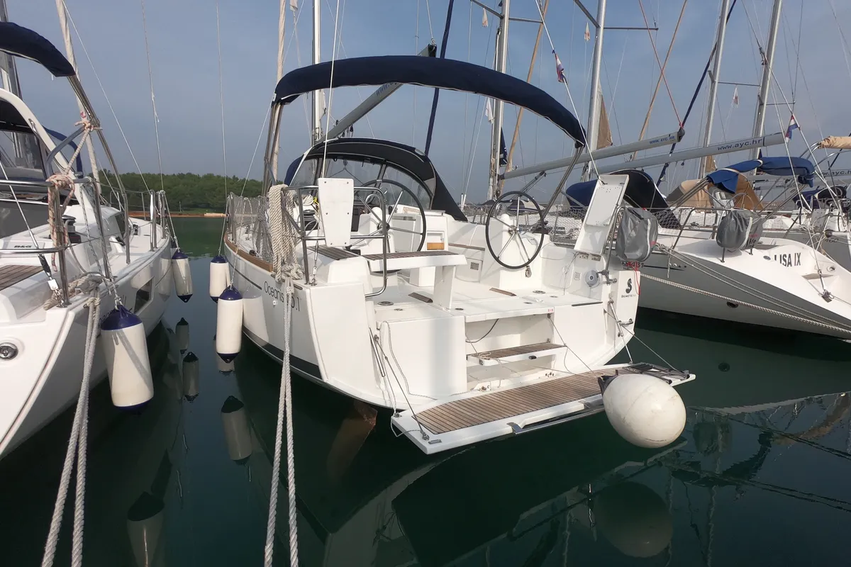 Exterior view of Abeona, a Beneteau Oceanis 35.1 sailboat at Općina Medulin, Croatia
