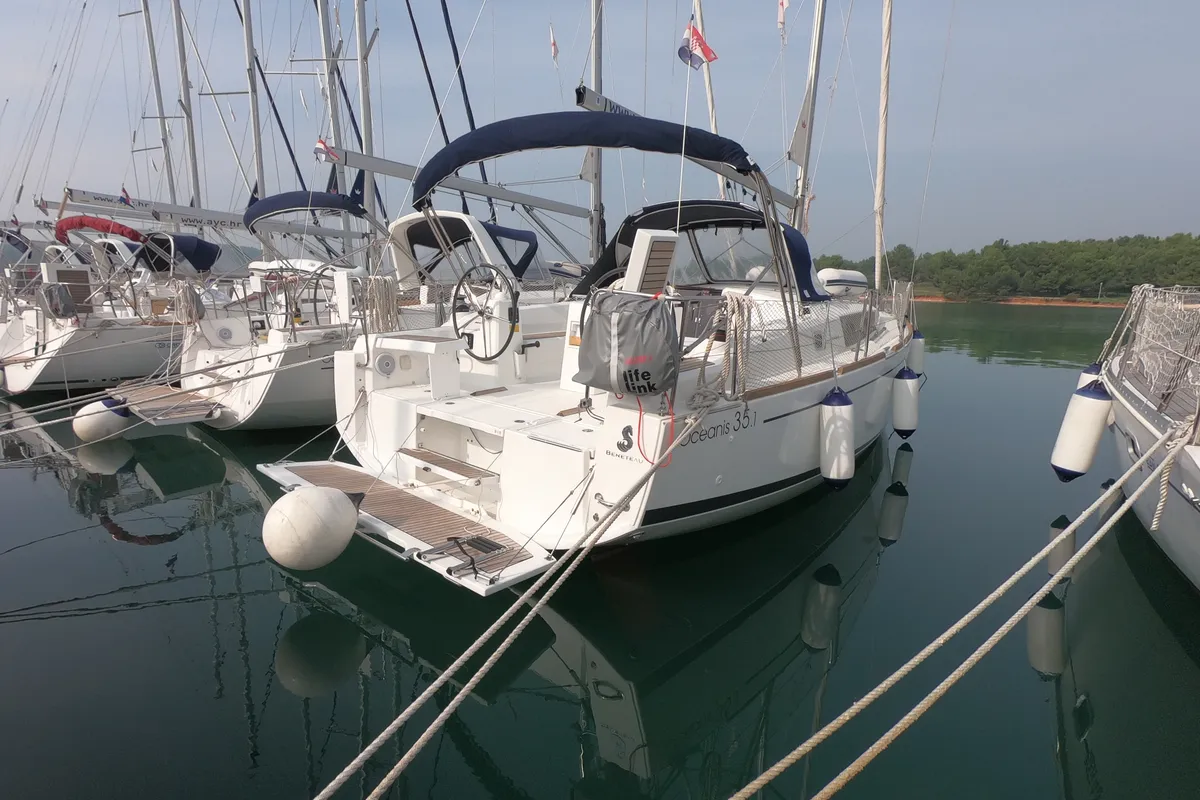 Exterior view of Abeona, a Beneteau Oceanis 35.1 sailboat at Općina Medulin, Croatia
