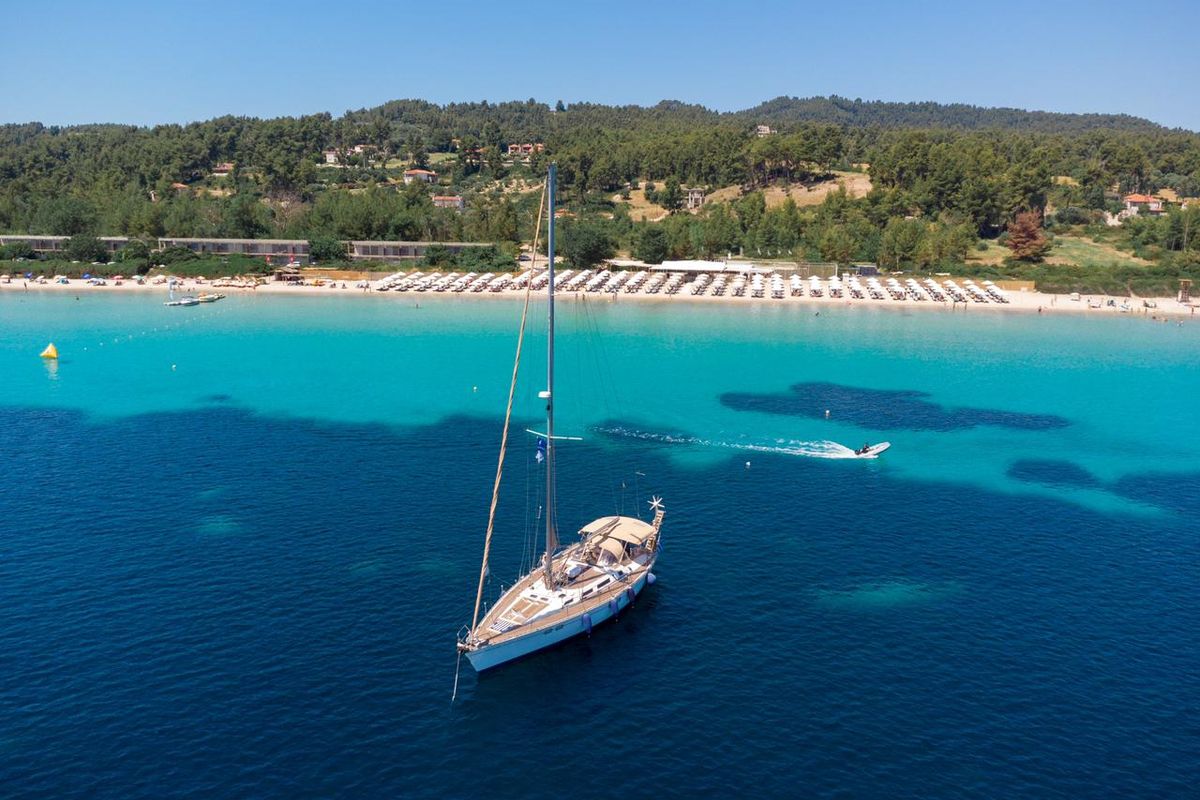 Exterior view of Stavros tou Notou, a Jeanneau 51 sailboat at Flisvos Marina, Greece