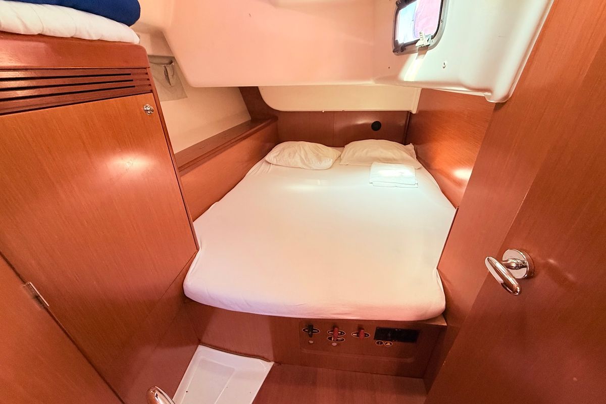 Valdeker II, a Beneteau Oceanis 43 sailboat at Općina Sukošan, Croatia