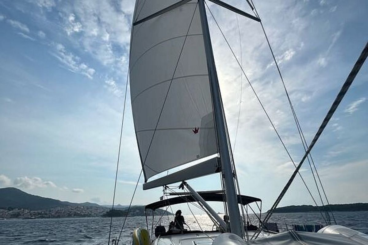 Exterior view of Roza Deflores 2, a Bavaria C50 sailboat at Split, Croatia