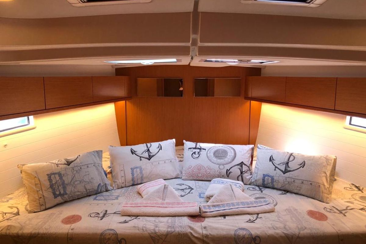 Cabin on Roza Deflores 2, a Bavaria C50 sailboat at Split, Croatia