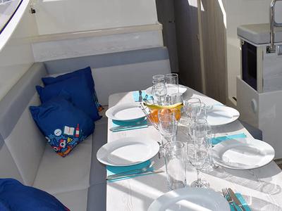 Salon of Horizon 4 - Premier 12, a Cygnet Horizon 4 motorboat at Saint-Didier, France