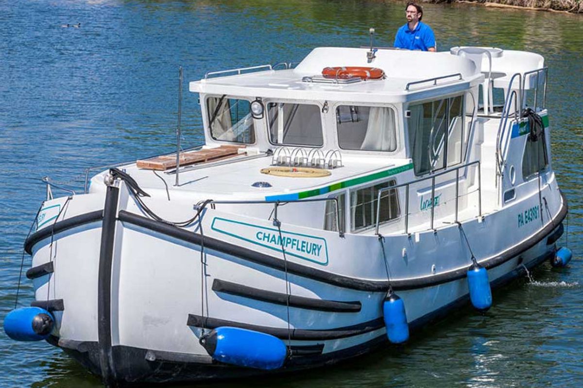 Exterior view of 1020-56, a Pénichette 1020 motorboat at Chioggia, Italy
