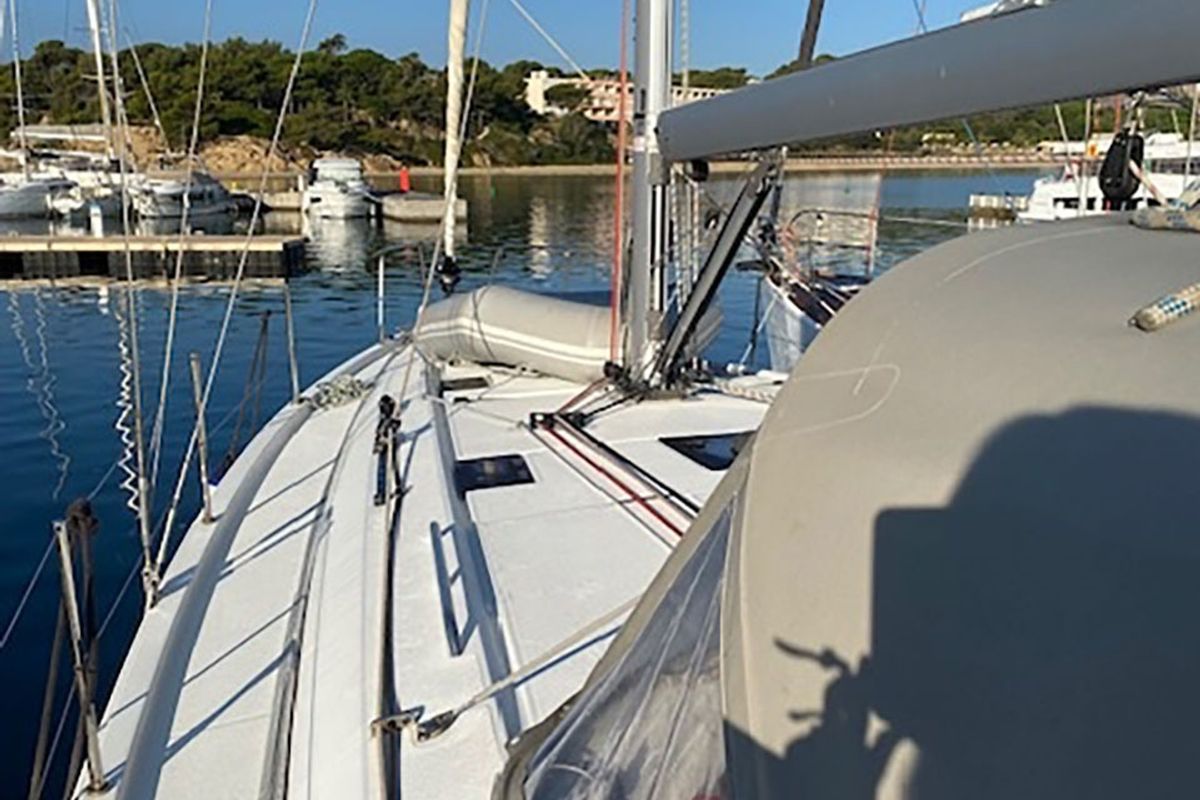 Deck of JEAN BART III, a Beneteau Oceanis 40.1 sailboat at La Favière, France