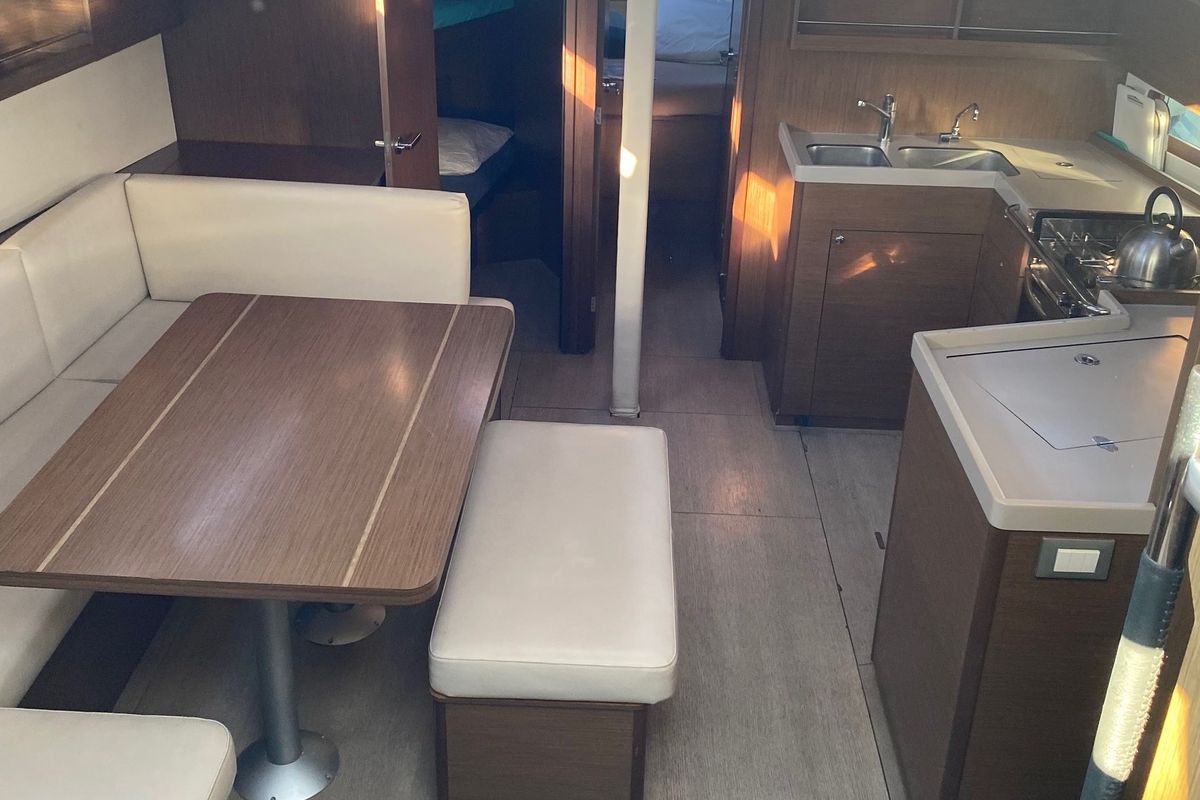 Salon of JEAN BART III, a Beneteau Oceanis 40.1 sailboat at La Favière, France