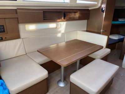 Salon of JEAN BART III, a Beneteau Oceanis 40.1 sailboat at La Favière, France