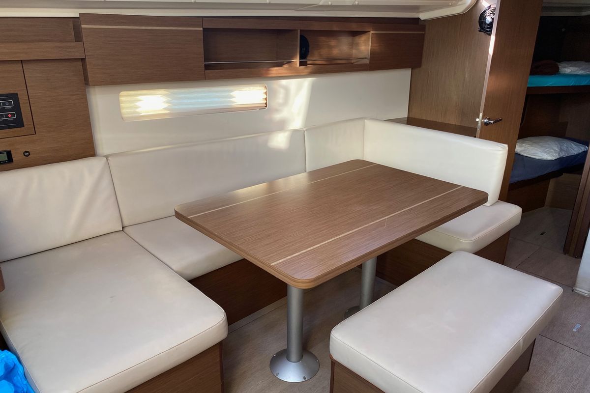 Salon of JEAN BART III, a Beneteau Oceanis 40.1 sailboat at La Favière, France