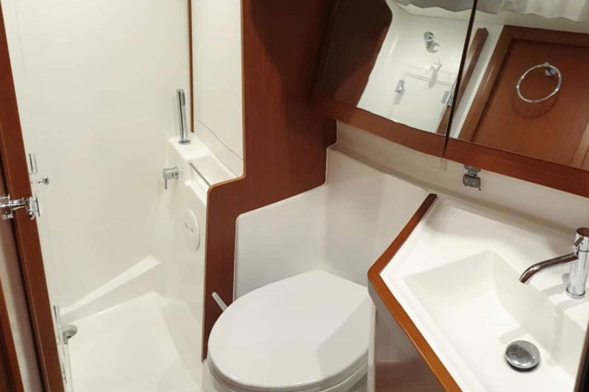 Head on Comfort, a Beneteau Oceanis 45 sailboat at San Miguel de Abona, Spain