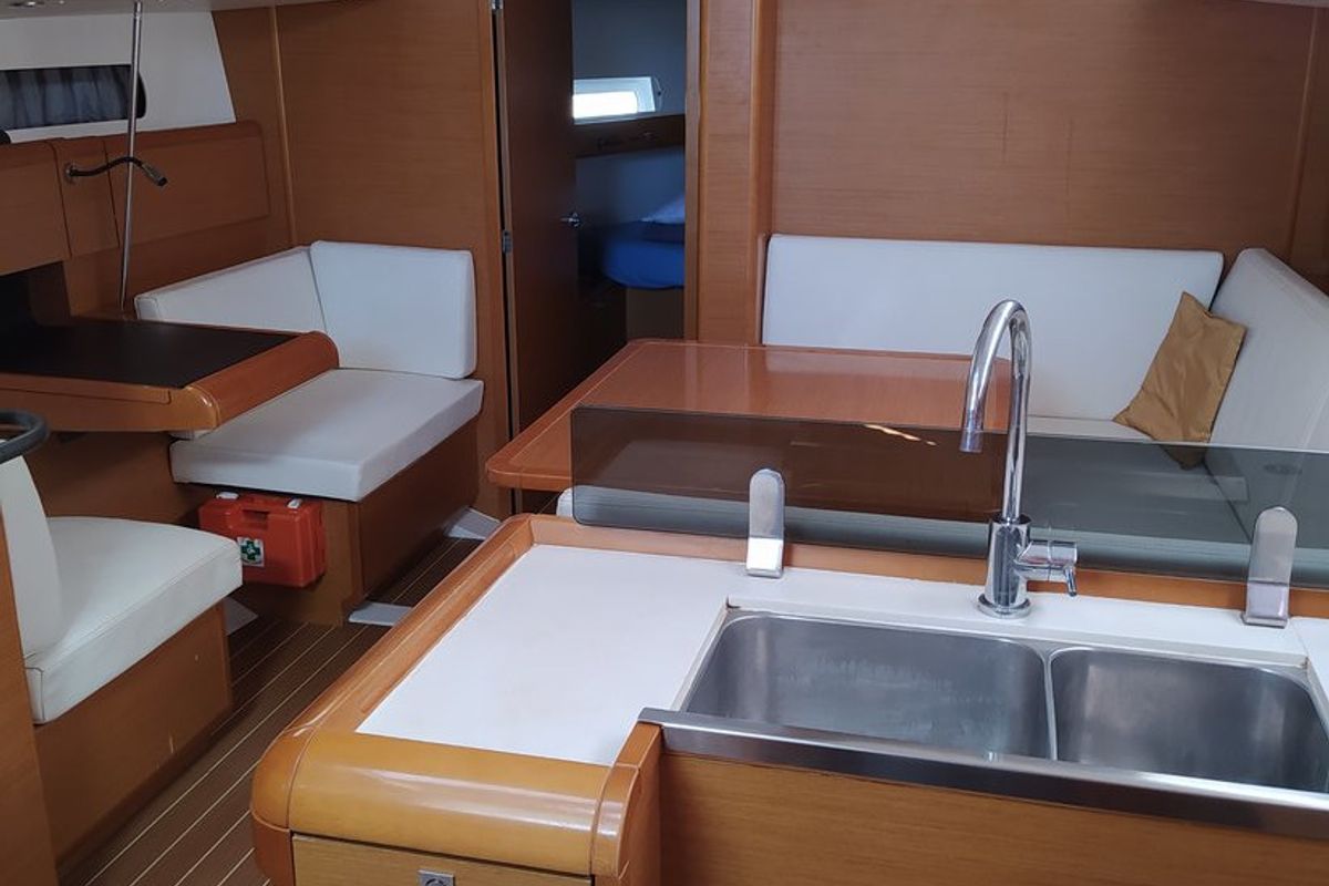 Salon of Traveller, a Jeanneau Sun Odyssey 409 sailboat at Kontokali, Greece