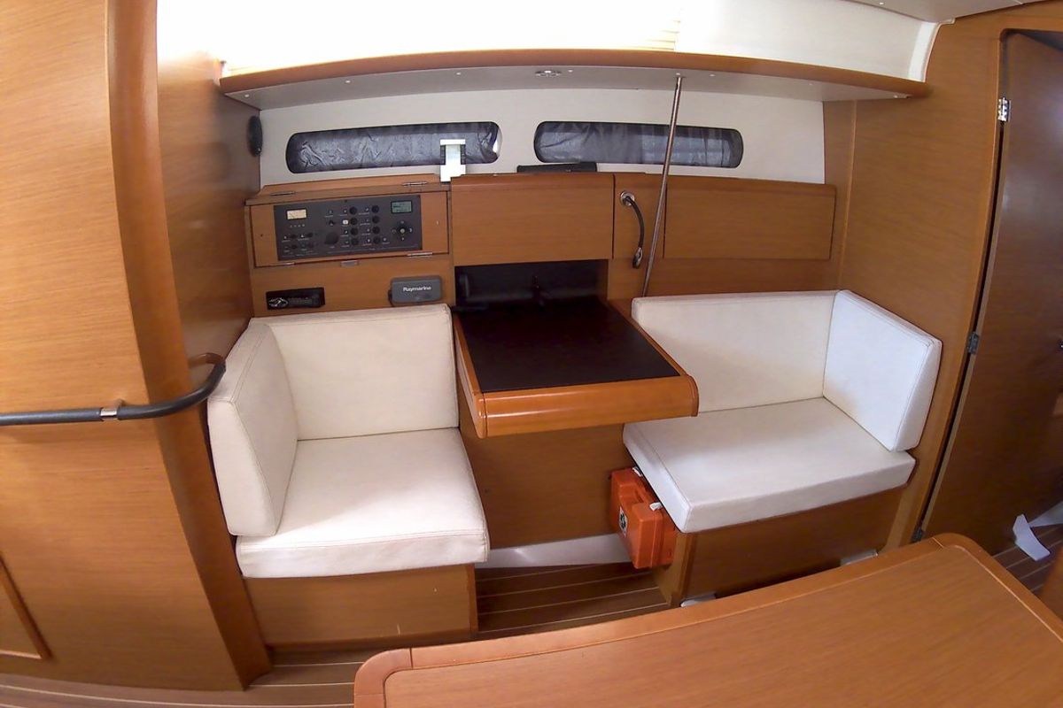 Salon of Traveller, a Jeanneau Sun Odyssey 409 sailboat at Kontokali, Greece