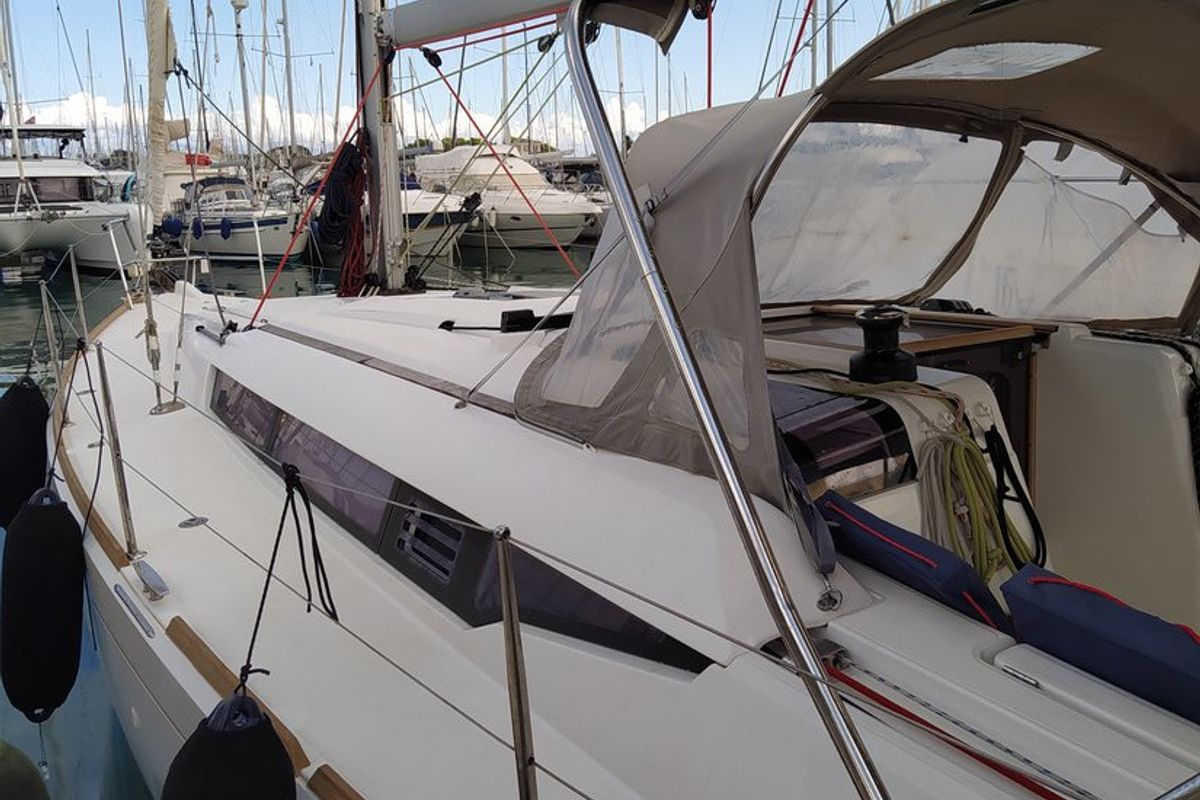 Exterior view of Traveller, a Jeanneau Sun Odyssey 409 sailboat at Kontokali, Greece