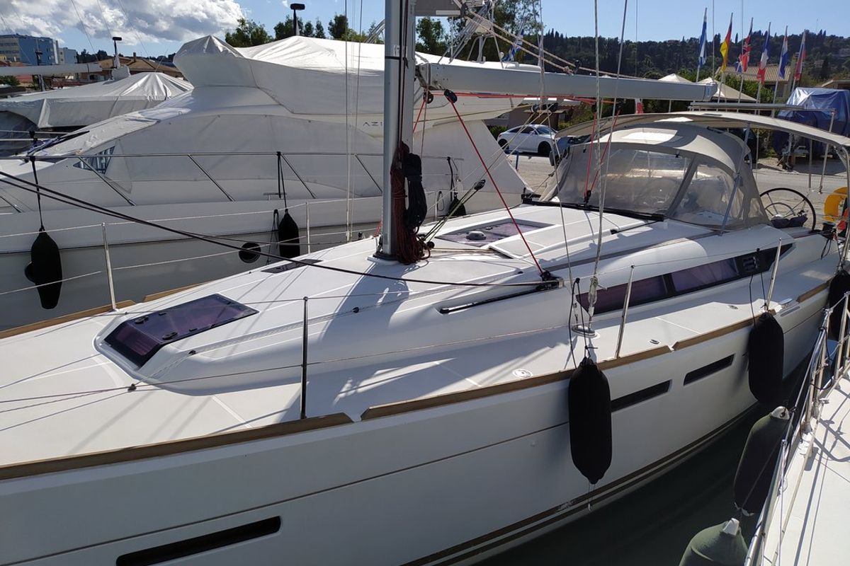 Exterior view of Traveller, a Jeanneau Sun Odyssey 409 sailboat at Kontokali, Greece