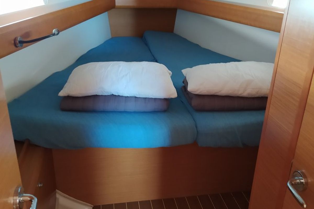 Cabin on Traveller, a Jeanneau Sun Odyssey 409 sailboat at Kontokali, Greece